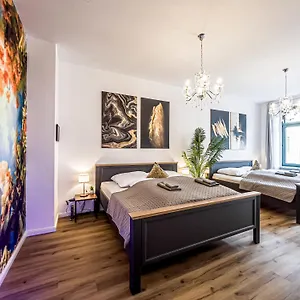 Grosse 3 Schlafzimmer Mit Kueche, Bad, Waschmaschine & Balkon Am Zoo Apartment Leipzig