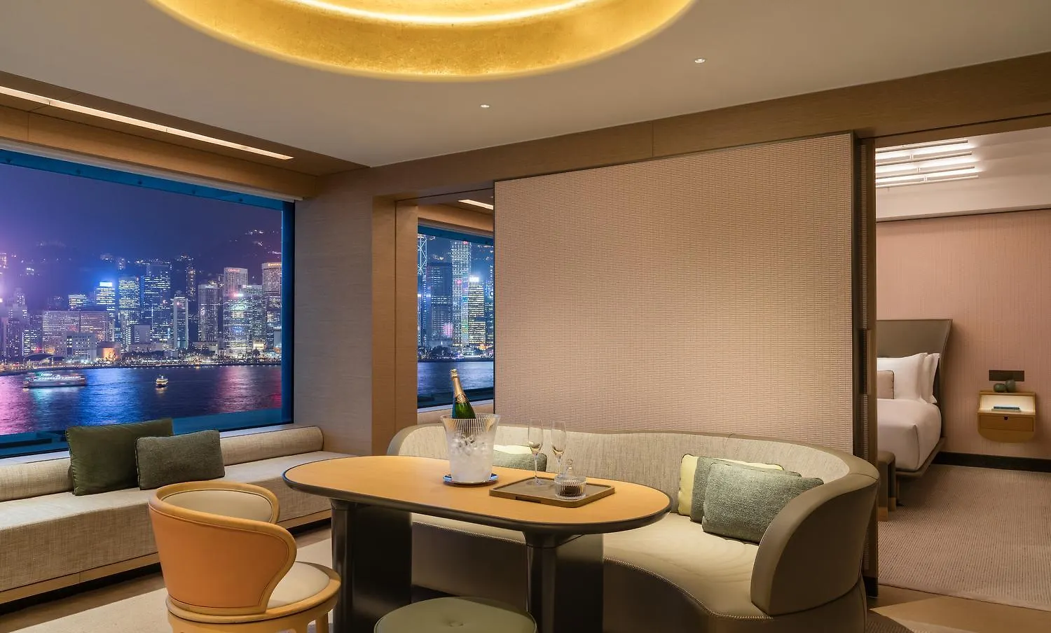 Regent Hong Kong Hotell 5*,